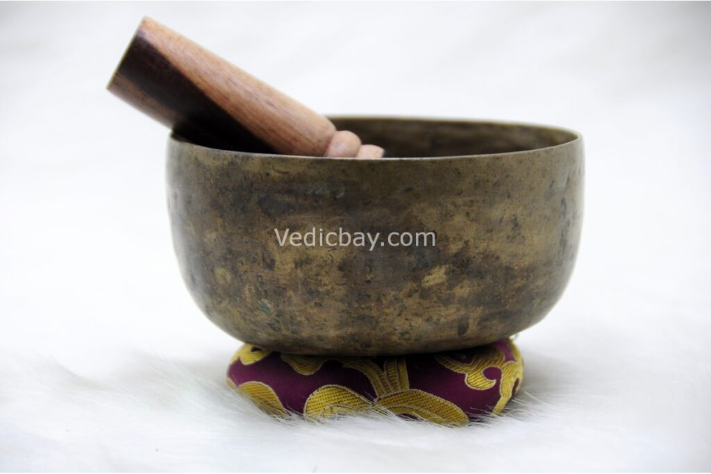 Antique Tibetan Thadobati singing bowl with straight walls and flat base – 4.5 inch Himalayan bowl