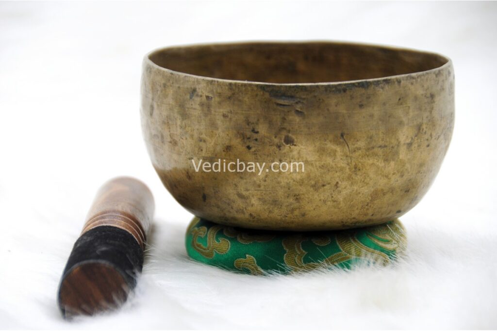 Antique Tibetan Thadobati singing bowl with straight walls and flat base – 5.5 inch Himalayan bowl