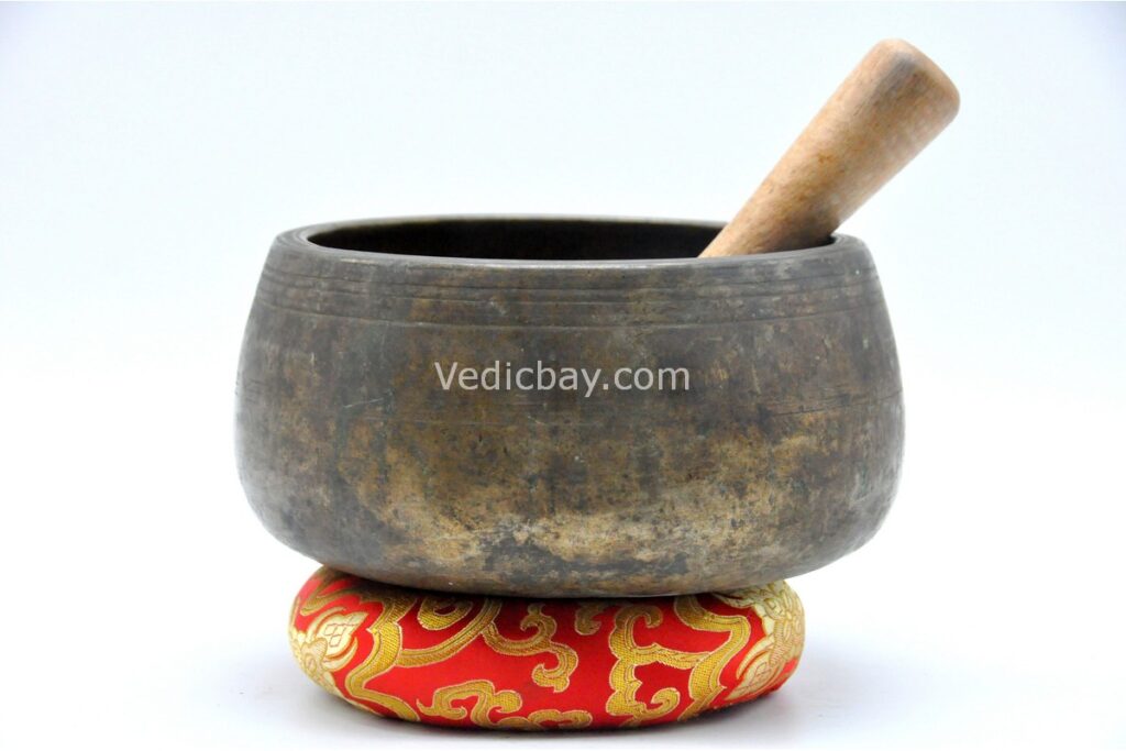 Antique Mani singing bowl with thick walls and broad rim – 6.5 inch Himalayan bowl